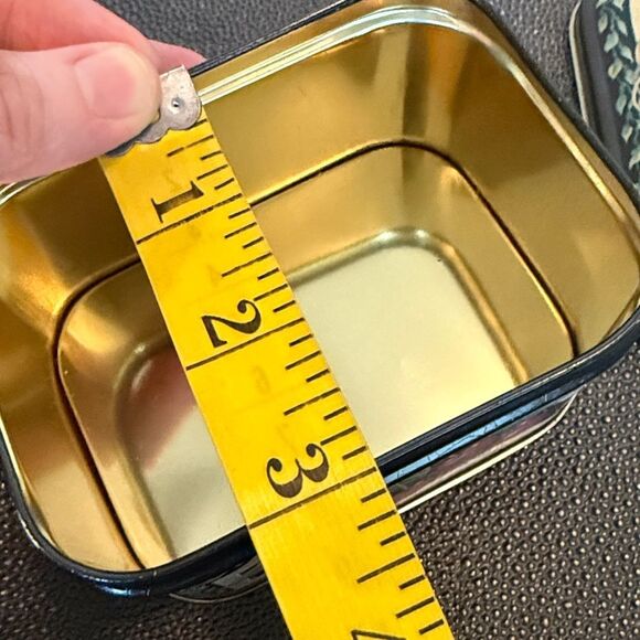 Small Vintage inspired Cherry Tin Box - Picture 6 of 6